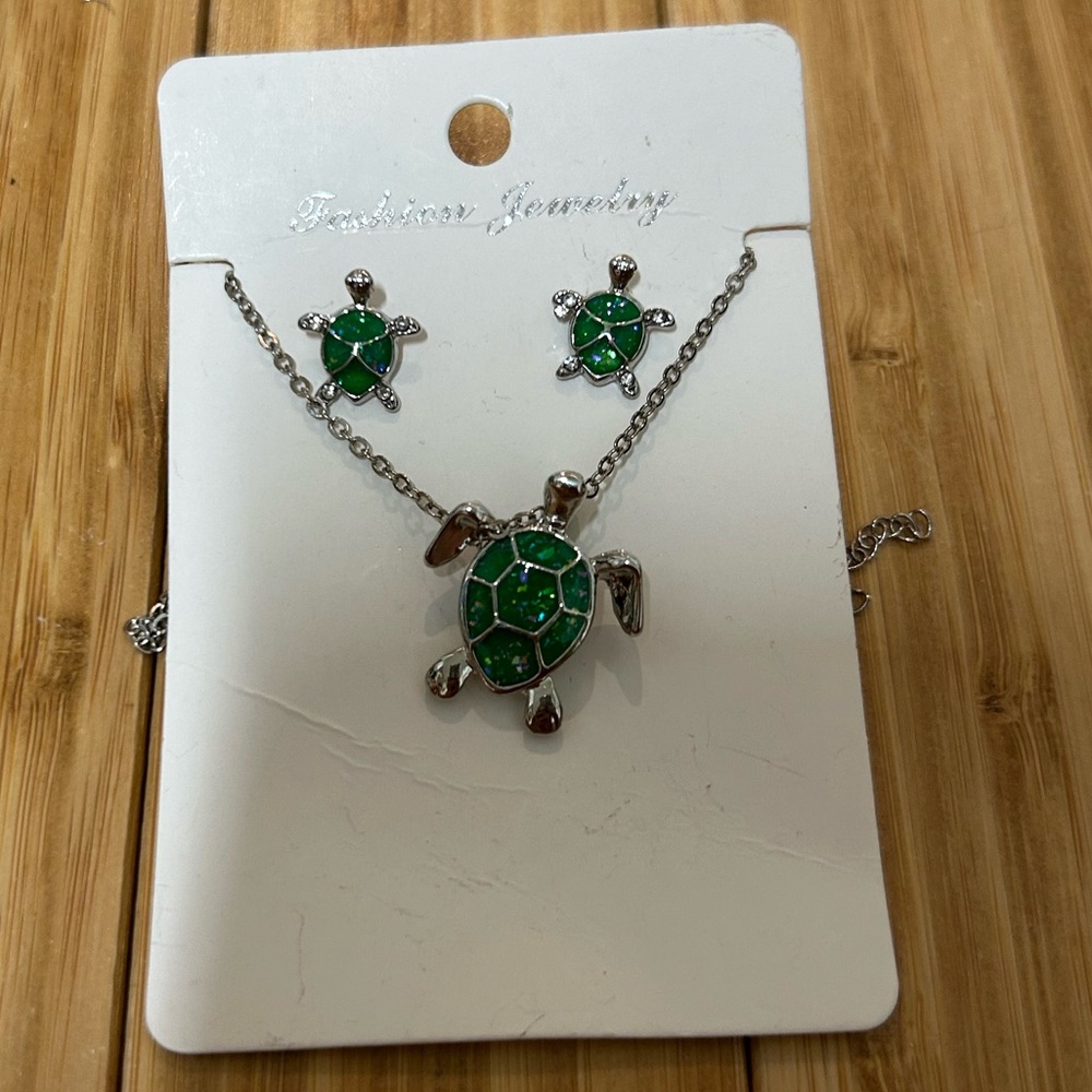 Fashion Jewelry Green Turtle Necklace Set